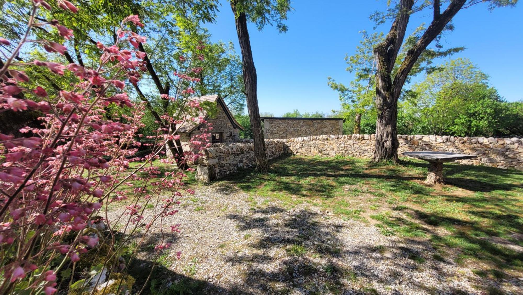 Les Enclos Secrets Livernon Exterior photo